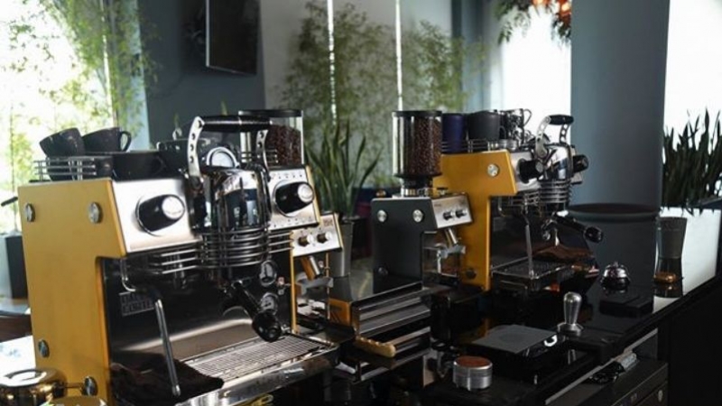 Goditi un'esperienza di caffè diversa dal solito all'Epicure Cafè, grazie a Mina Smart Bar 