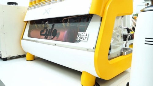 Una spettacolare XT custom per White Café